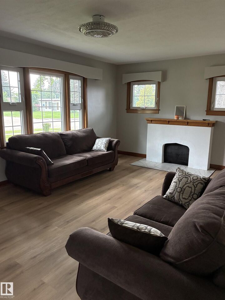 Property Photo: 5240 55 Avenue AB T0B 4N0