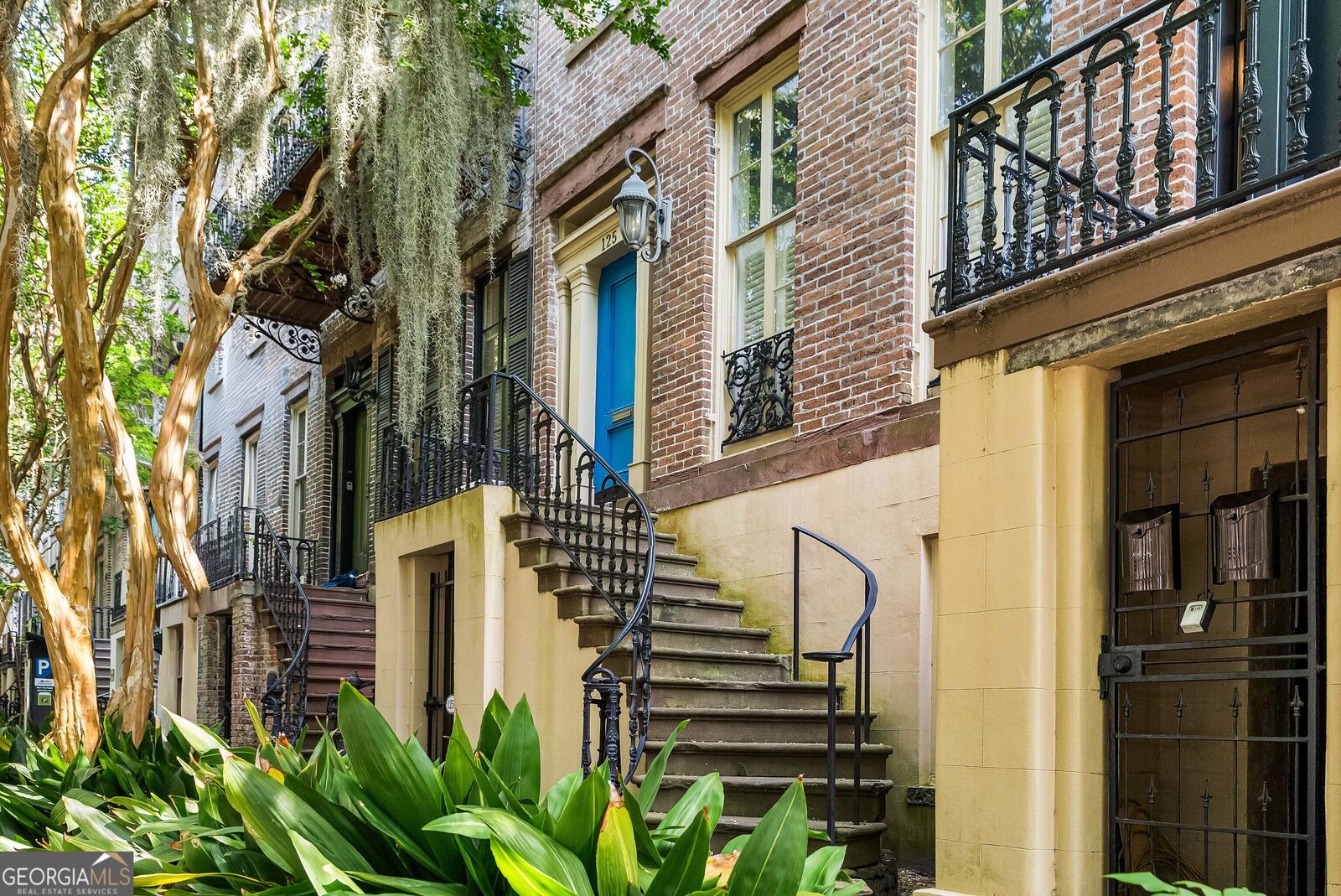 Property Photo:  125 W Gordon Street  GA 31401 