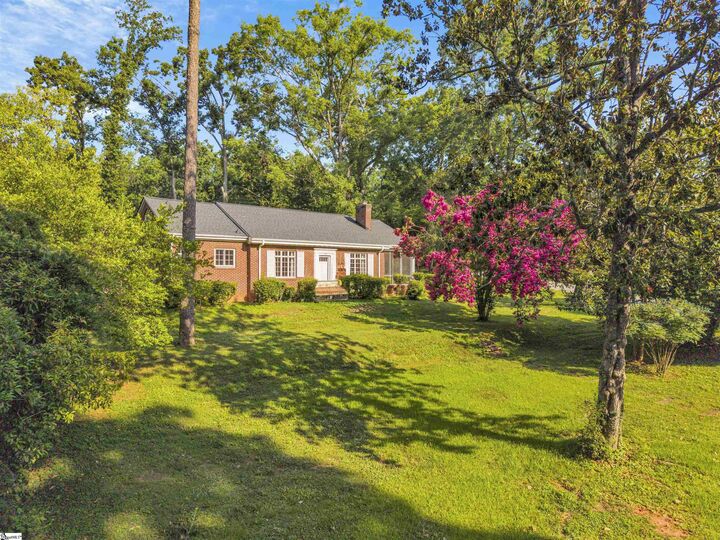 Property Photo:  300 Rivermont Drive  SC 29302 