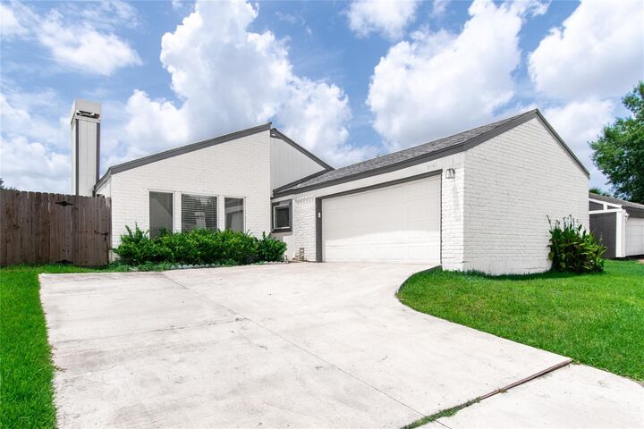 Property Photo: 6423 Coachwood Drive TX 77035