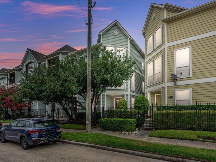 Property Photo: 1712 Bevis Street TX 77008