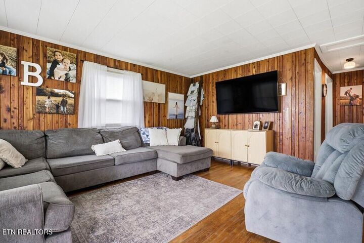 Property Photo:  307 Miller St  TN 38570 