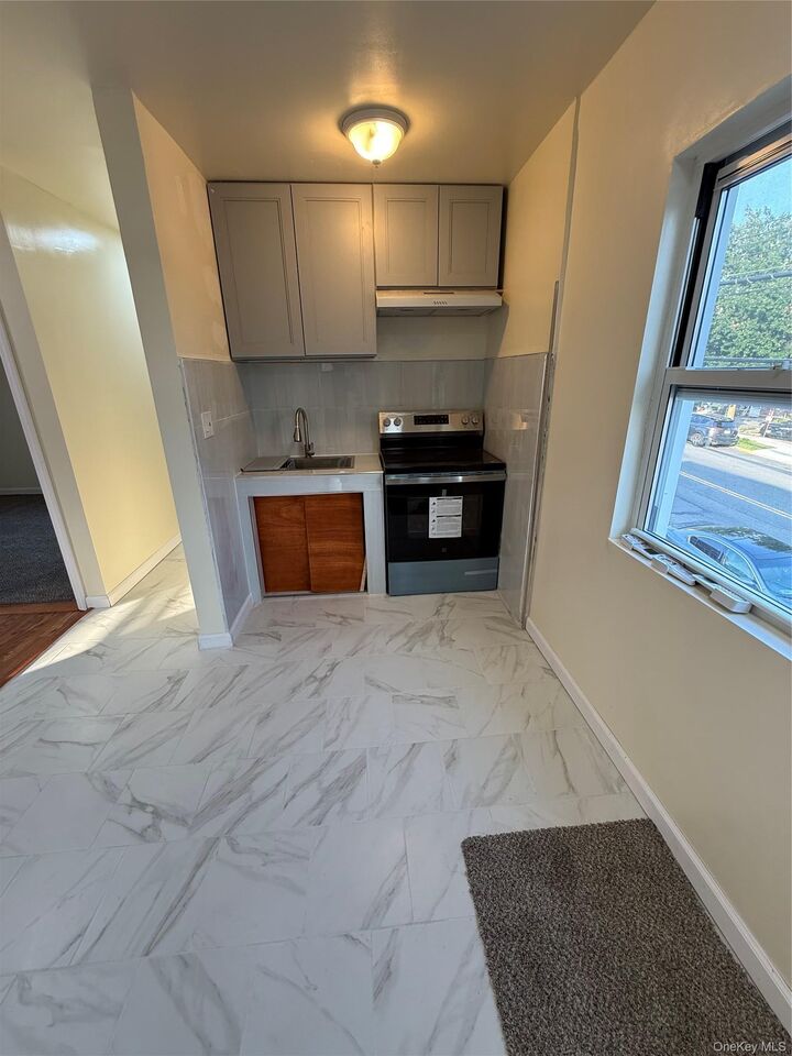Property Photo: 2000 Bogart Ave 2 NY 19462