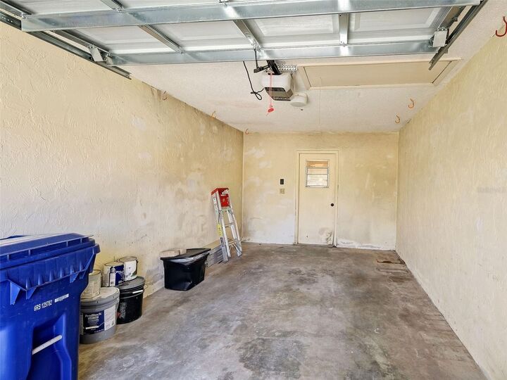 Property Photo:  2004 Longpointe Circle E2  FL 34293 