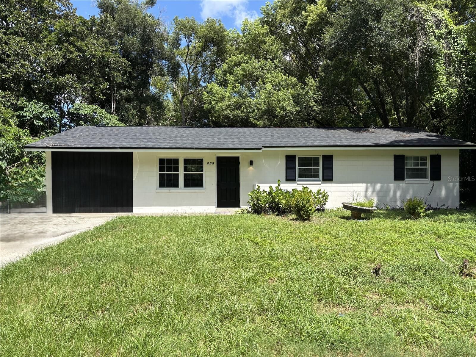 Property Photo:  205 S Chandler Avenue  FL 32724 