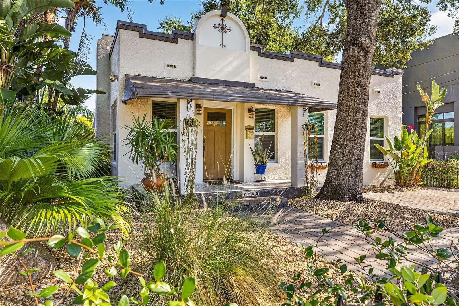 Property Photo:  2705 N Poplar Avenue  FL 33602 