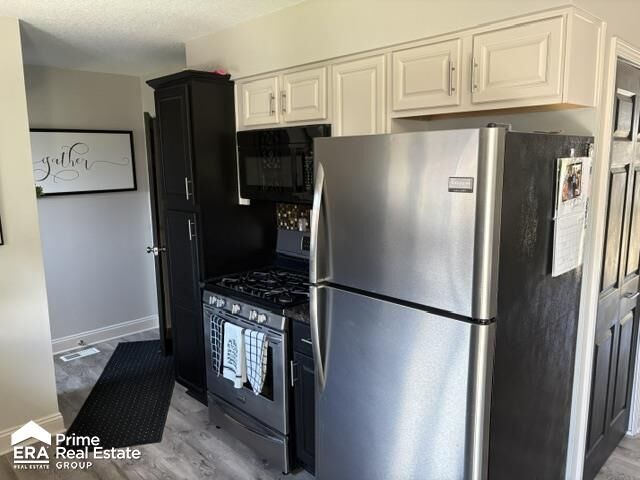 Property Photo:  5521 Meadowcrest Drive  MI 48532 