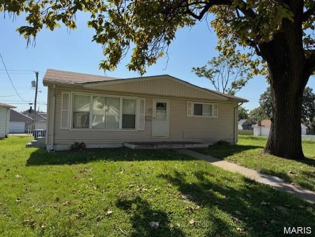 Property Photo:  2605 Cayuga Street  IL 62040 