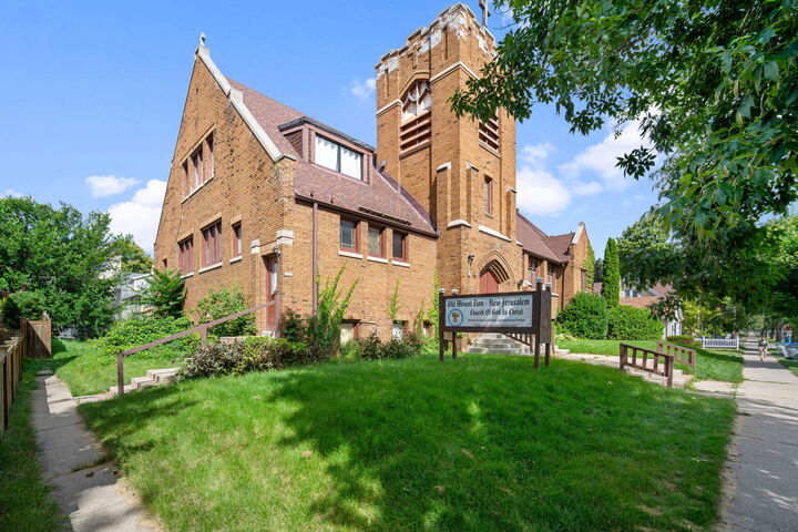 Property Photo: 1527 N Astor St WI 53202