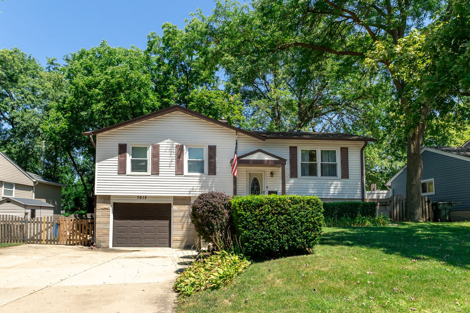 Property Photo:  7615 Walnut Avenue  IL 60517 