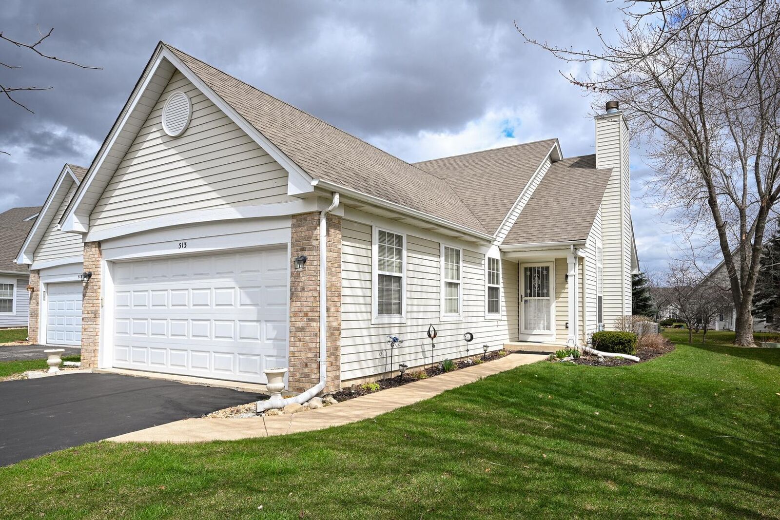 Property Photo:  513 Northgate Circle  IL 60543 