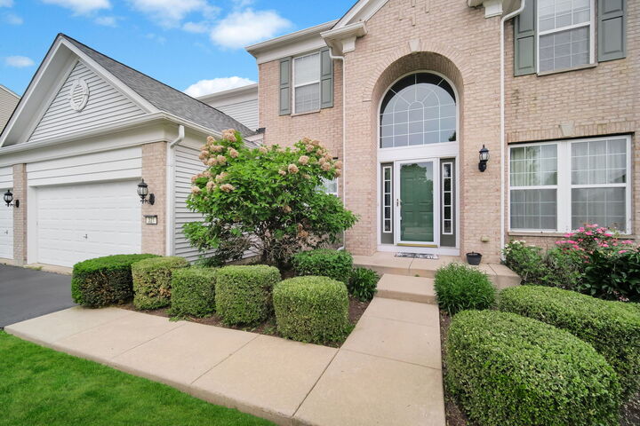 Property Photo:  321 Parker Place  IL 60543 