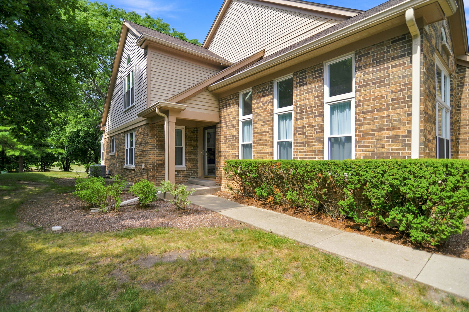 Property Photo: 352 Satinwood Court N IL 60089