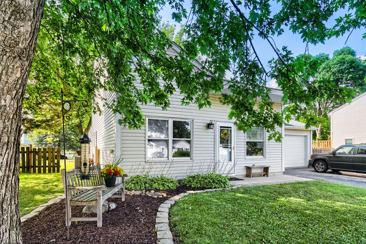 Property Photo: 800 Newport Drive IL 60042
