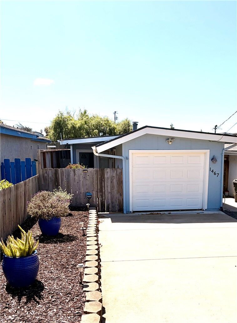 Property Photo:  1467 10th  CA 93402 