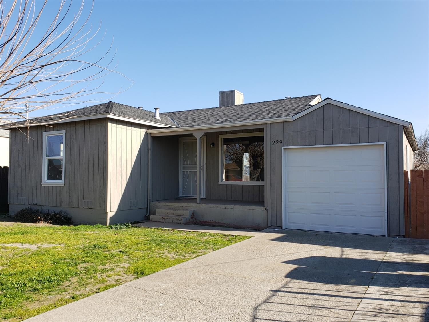 Property Photo:  229 N 7th Avenue  CA 95361 