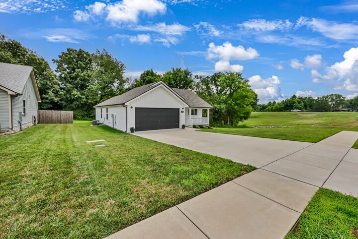 Property Photo:  1405 Fredrick Dr  TN 37042 