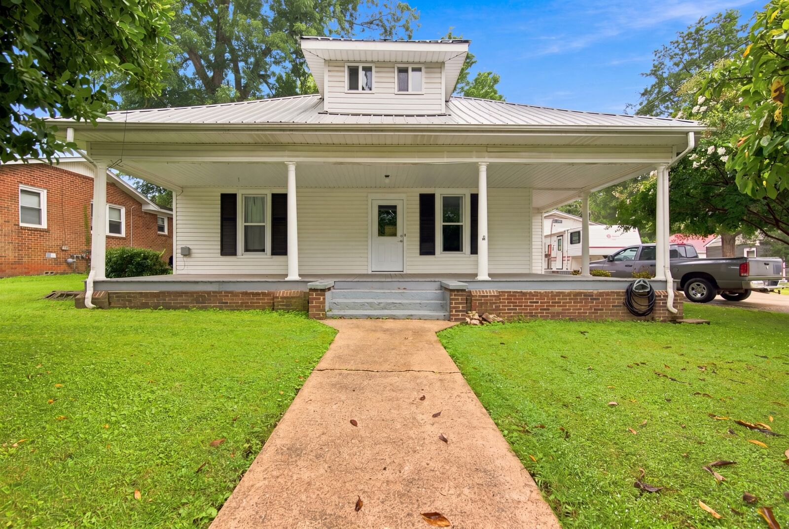 Property Photo:  404 S Jefferson St  TN 37398 