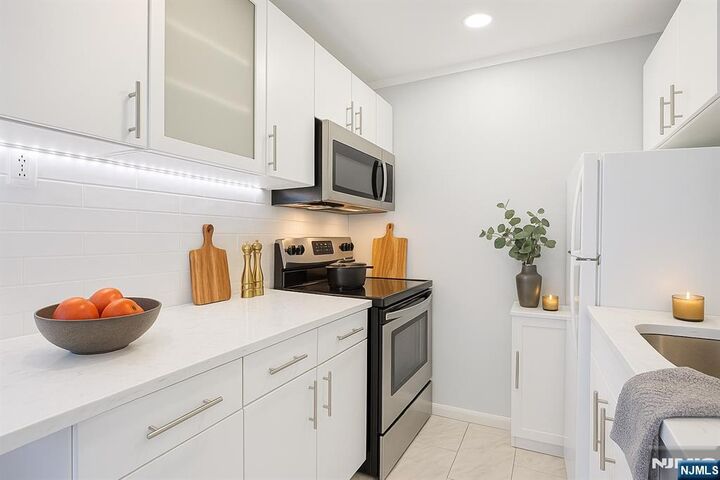 Property Photo:  56-58 68th Street 7  NJ 07093 