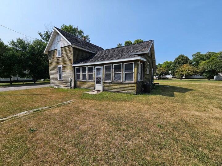 Property Photo:  205 5th Avenue NW  MN 56514 