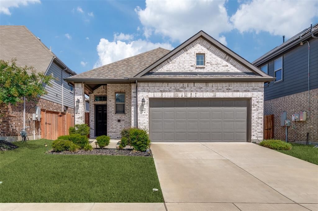 Property Photo:  3909 Chesapeake Lane  TX 75126 