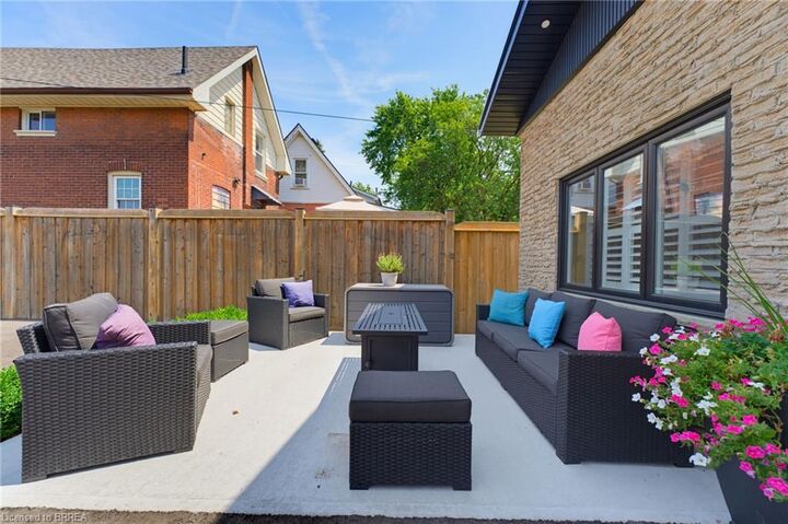 Property Photo:  33 Elgin Street  ON N3R 1E5 