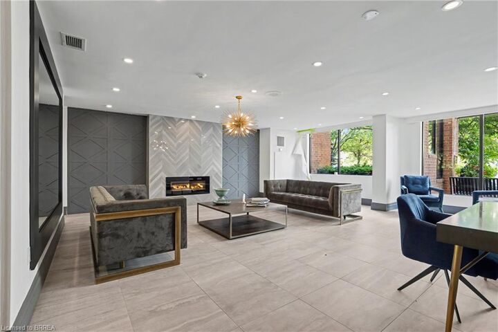 Property Photo:  1270 Maple Crossing Boulevard 204  ON L7S 2J3 