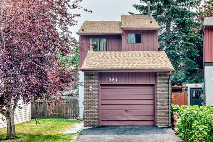 961 Ranchview Crescent NW — photo 1