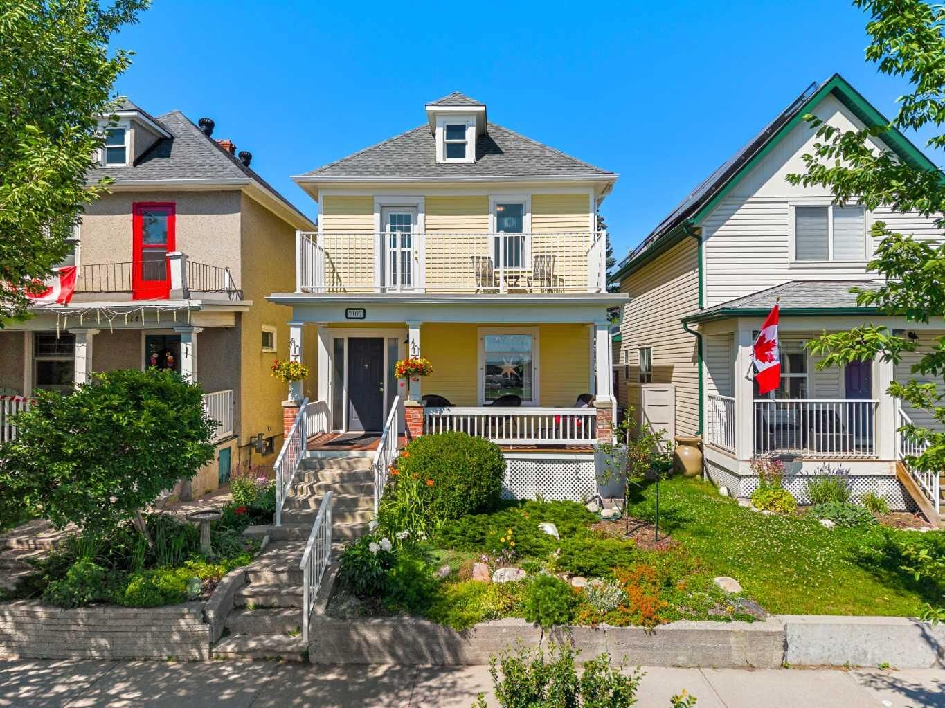 Property Photo:  2107 9 Street SE  AB T2G 3B7 