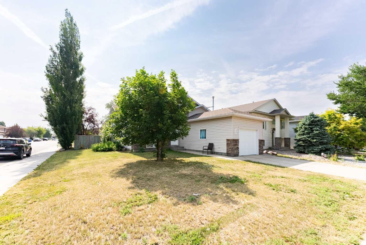 Property Photo:  218 Uplands Boulevard N  AB T1H 6S6 