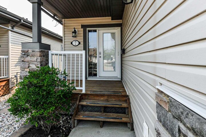 Property Photo: 5021 34 Avenue 7 AB T4V 5G2