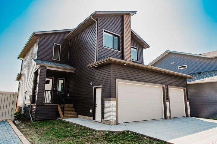 Property Photo:  13521 104A Street  AB T8V 6K9 