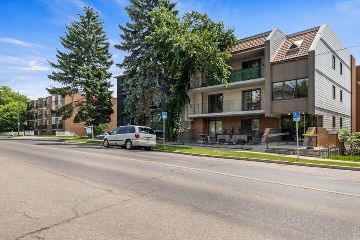 Property Photo: 1607 26 Avenue SW 4 AB T2T 1C7