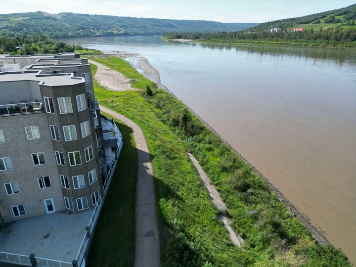 Property Photo: 9810 94 Street 206 AB T8S 0A1
