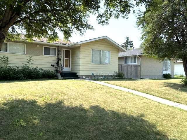1436 Robson Crescent SE — photo 1