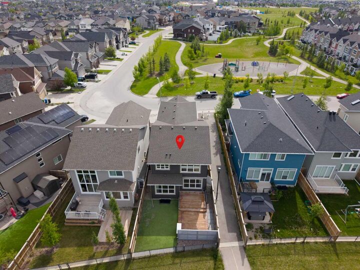 Property Photo: 284 Nolancrest Heights NW AB T3R 0V8