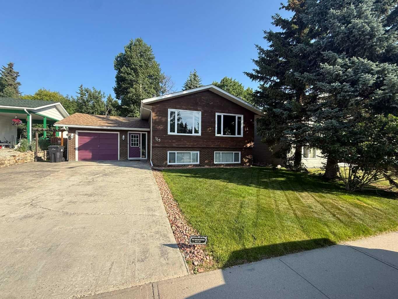 Property Photo: 165 Hansen Drive AB T7V 1J2