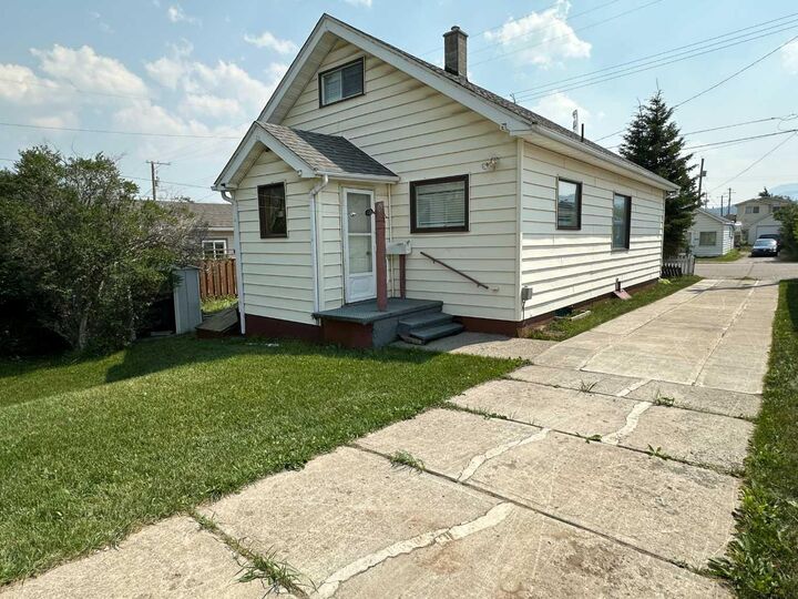 Property Photo: 8017 22 Avenue AB T0K 0M0