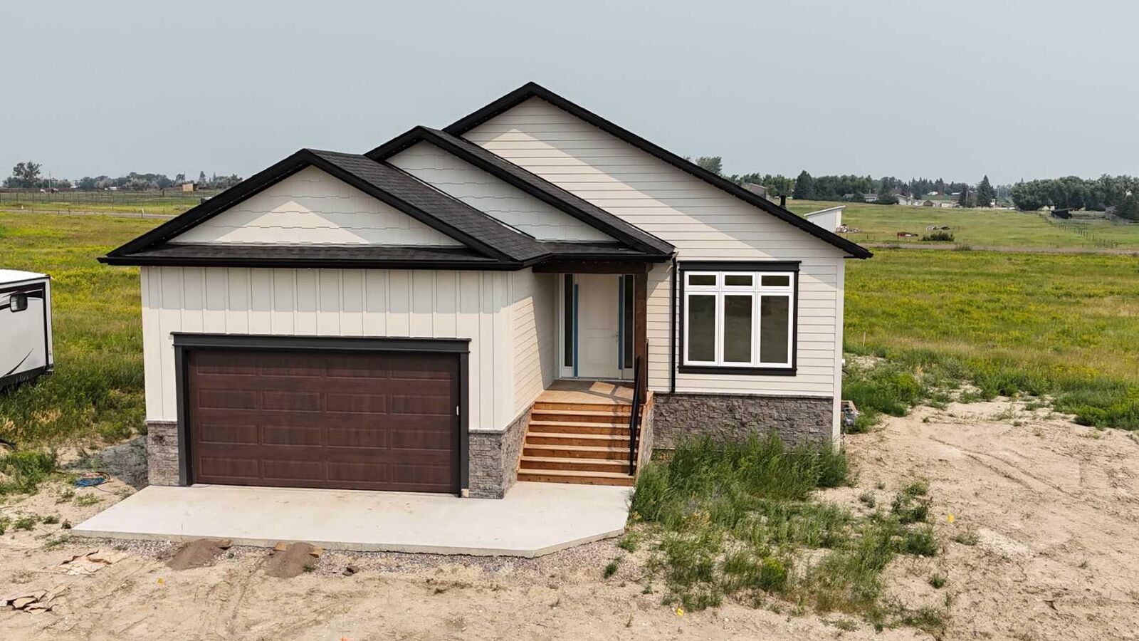 Property Photo: 919 Fairway Boulevard AB T0K 0K0
