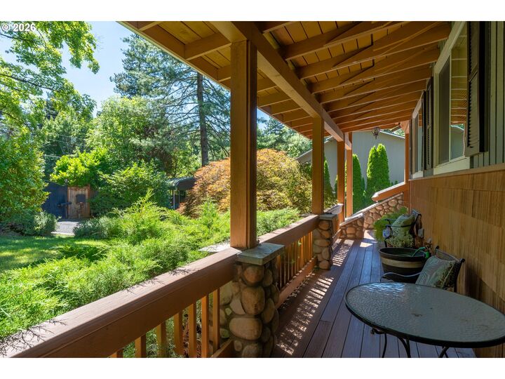 Property Photo:  18040 Royce Way  OR 97034 
