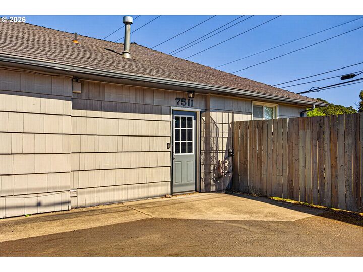 Property Photo:  7511 SE Harmony Rd  OR 97222 