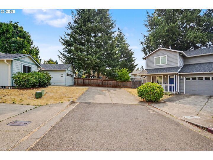 Property Photo: 1241 Anna Ln OR 97306