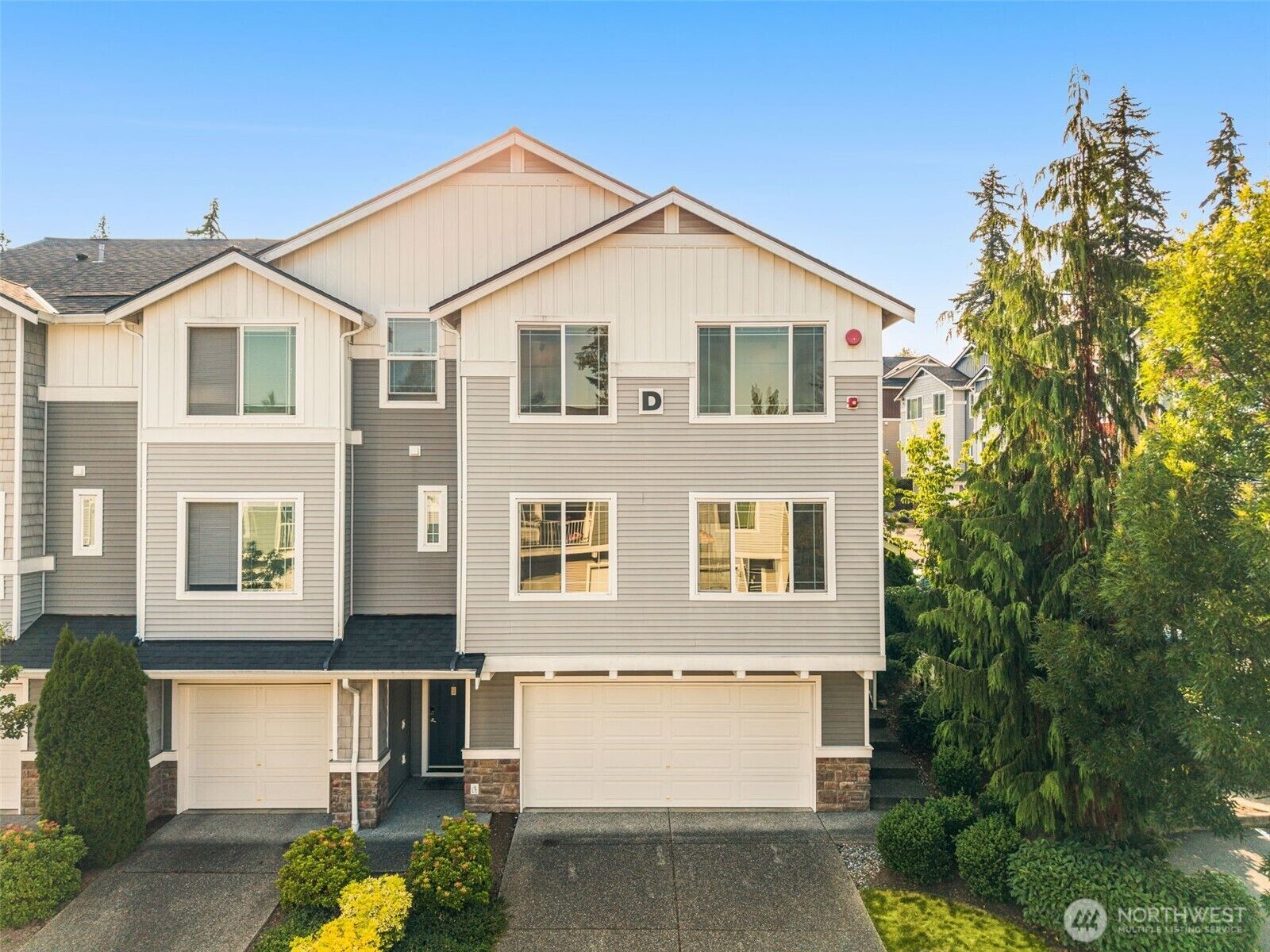 Property Photo:  15720  Manor Way D5  WA 98087 
