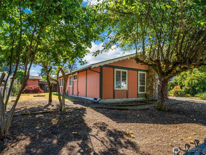 Property Photo: 17111 5th Avenue Ct E WA 98387