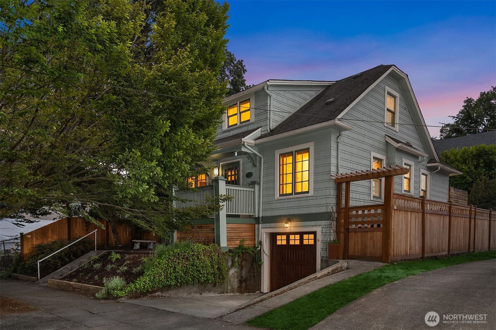 Property Photo: 207 25th Avenue WA 98122