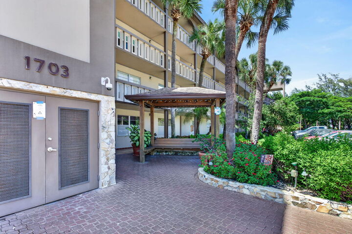 Property Photo: 1703 Andros Isle N3 FL 33066