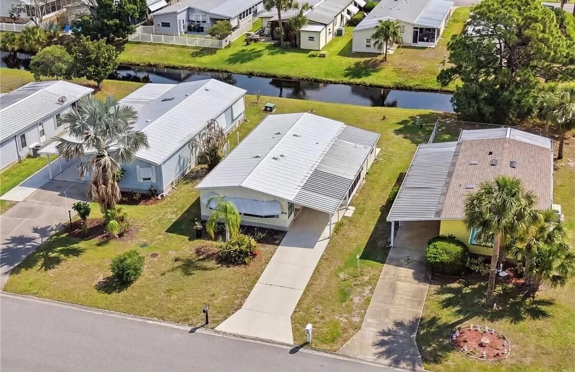 Property Photo:  868 Waterway Drive  FL 32976 