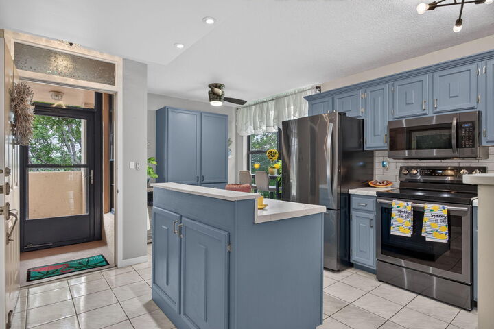 Property Photo:  6048 Coral Lake Drive  FL 33063 