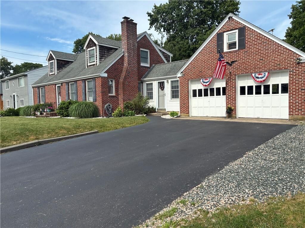 Property Photo:  10 Isabelle Drive  RI 02882 
