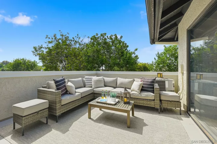 Property Photo: 867 Hollyhock Ct CA 92011